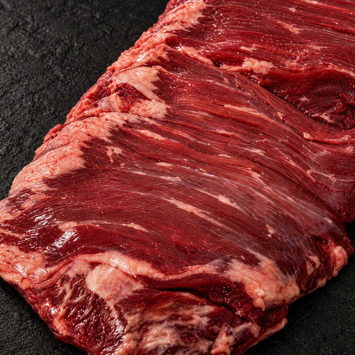 Close-up van de vleesstructuur van bavette – Meat & Go