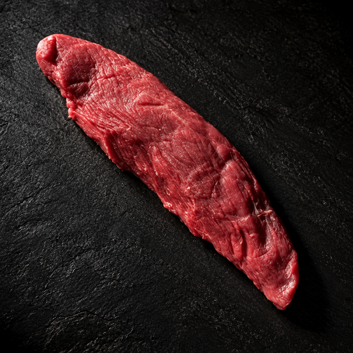 Hele diamanthaas op donkere natuursteen – Meat & Go