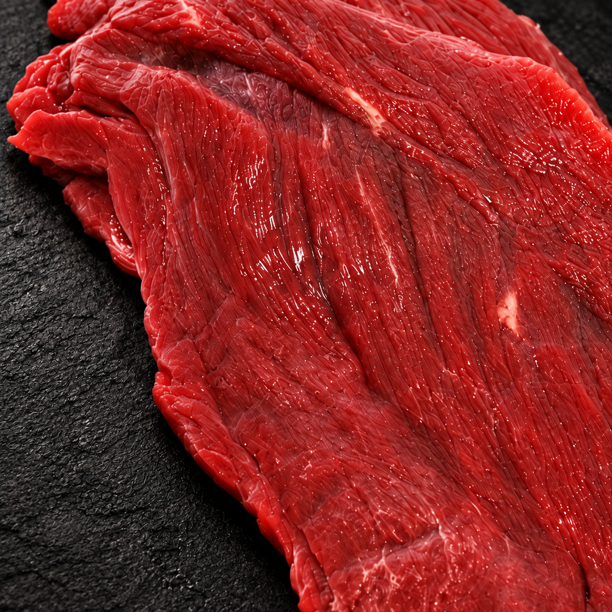 Detail van runderbraadlap met lange vleesvezels – Meat & Go